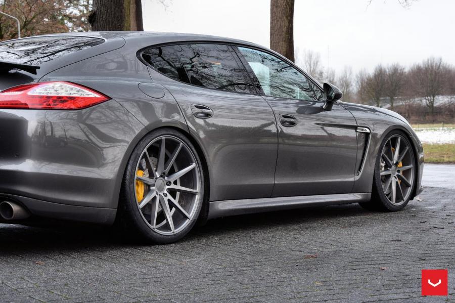  Porsche Panamera on Vossen Wheels (VFS1) 2017 года  (фото 4 из 11)